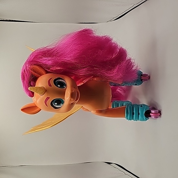 My Little Pony: A New Generation Sing 'N Skate Sunny Starscout Toy - No Mic - Picture 3 of 6